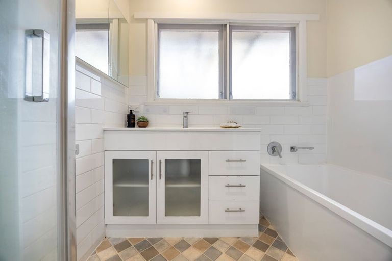 Photo of property in 16 Helena Road, Hillcrest, Hamilton, 3216