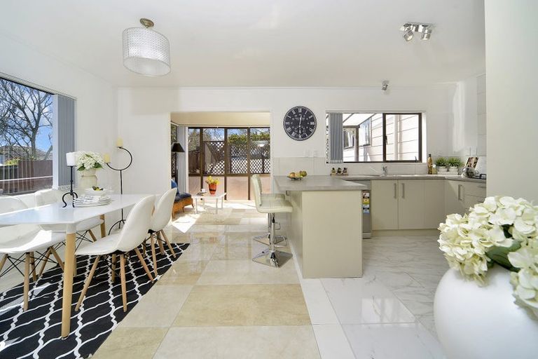 Photo of property in 32 Hollyford Drive, Clover Park, Auckland, 2105