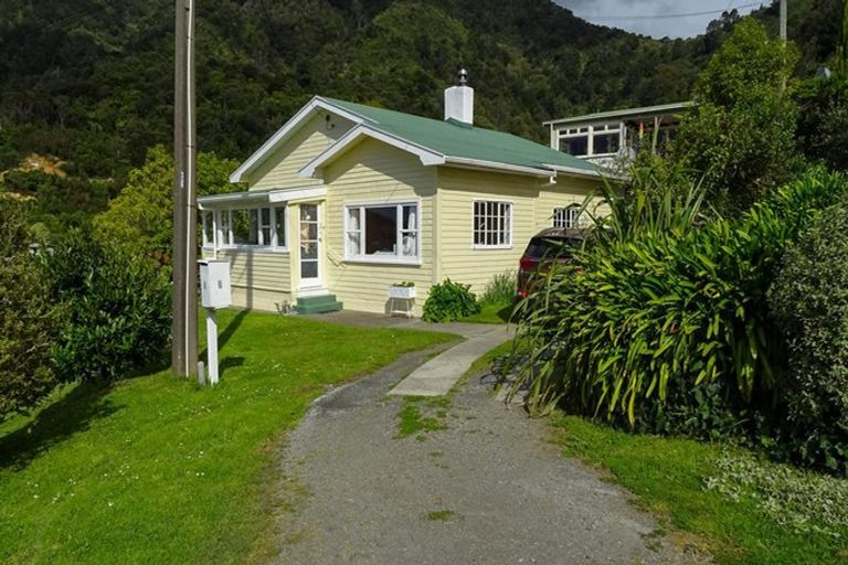 Photo of property in 7 Russell Street, Picton, 7220