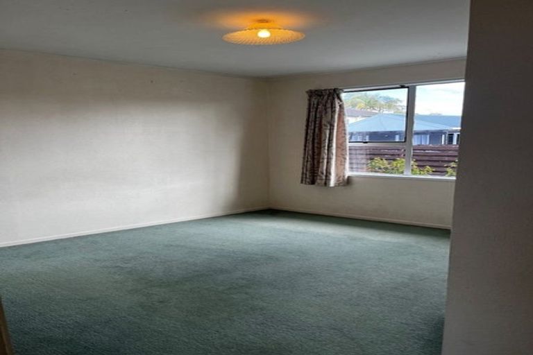 Photo of property in 1/34 Darren Crescent, Half Moon Bay, Auckland, 2012