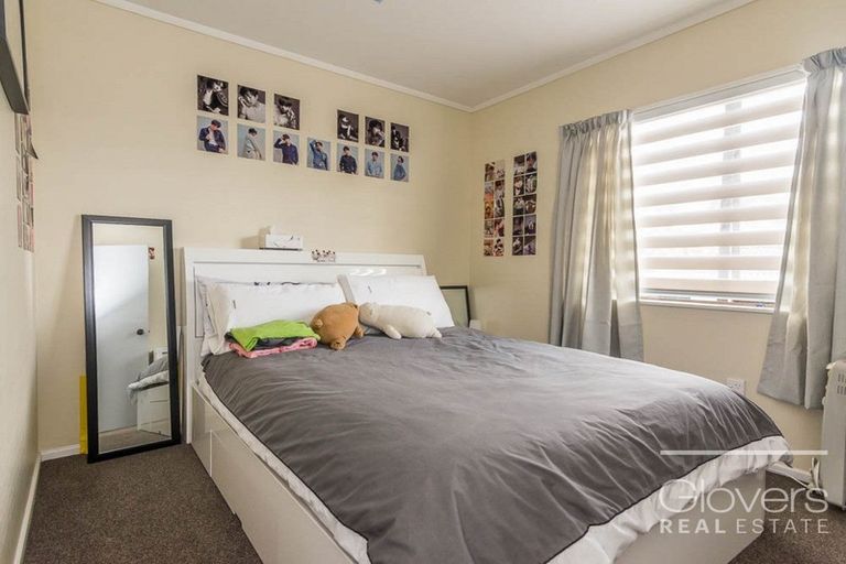 Photo of property in 1/98 Barrys Road, Glendene, Auckland, 0602