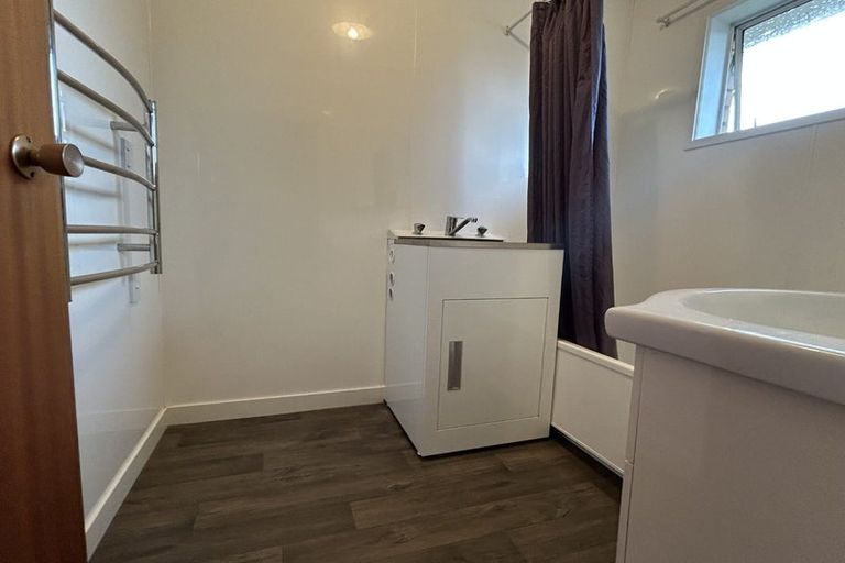 Photo of property in 4/318 Te Atatu Road, Te Atatu South, Auckland, 0610