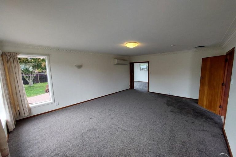 Photo of property in 9 Camberwell Place, Avonhead, Christchurch, 8042