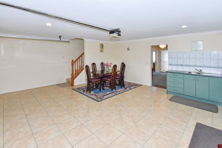 Photo of property in 12 Pistachio Place, Goodwood Heights, Auckland, 2105