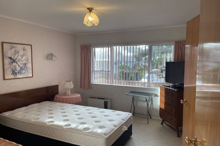 Photo of property in 33d Kirby Street, Glendene, Auckland, 0602