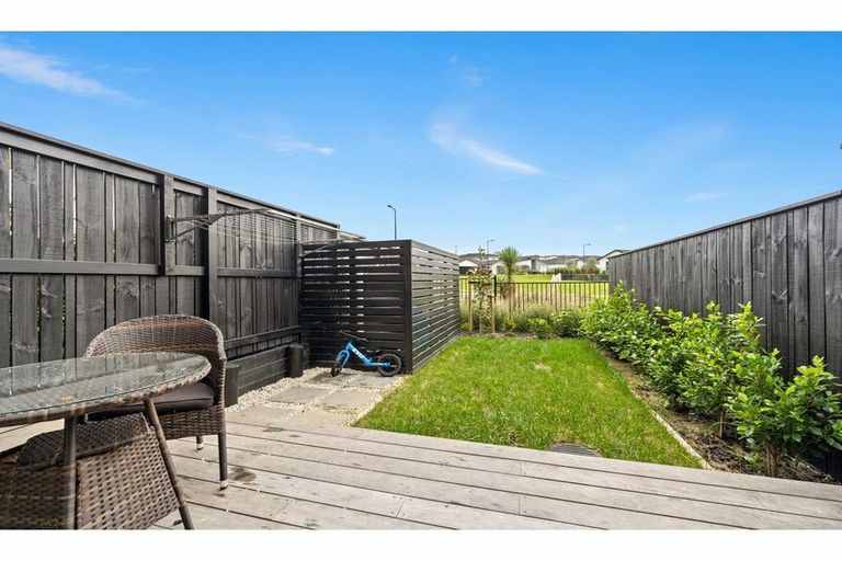 Photo of property in 2/46 Jane Maree Road, Kumeu, 0810