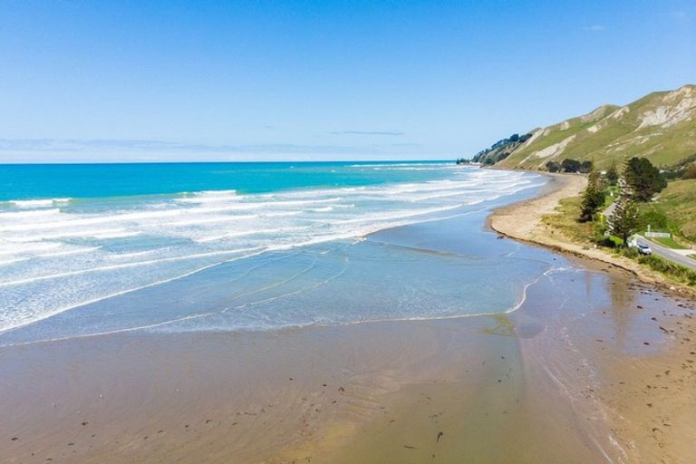 Photo of property in 3428 Pourerere Beach Road, Pourerere, Omakere, 4271