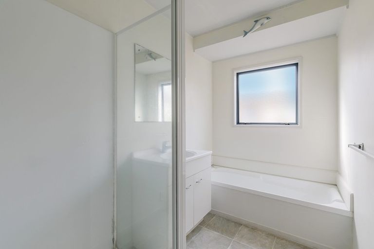 Photo of property in 1/52 Agincourt Street, Glenfield, Auckland, 0629