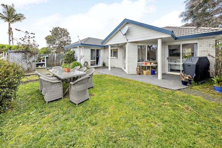 Photo of property in 2 Robina Court, Burswood, Auckland, 2013