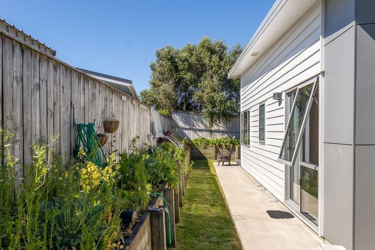 Photo of property in 21a Avion Terrace, Raumati Beach, Paraparaumu, 5032