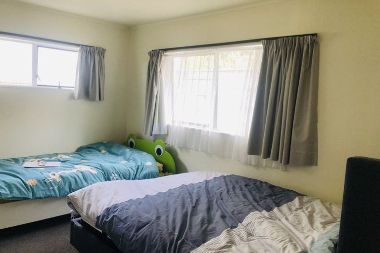 Photo of property in 30 Saddleback Rise, Murrays Bay, Auckland, 0630