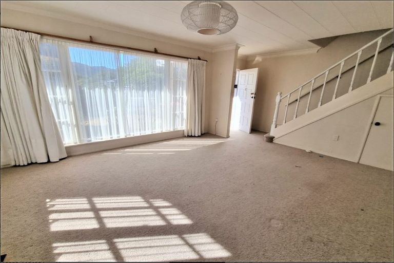 Photo of property in 8 Kukupa Grove, Heretaunga, Upper Hutt, 5018