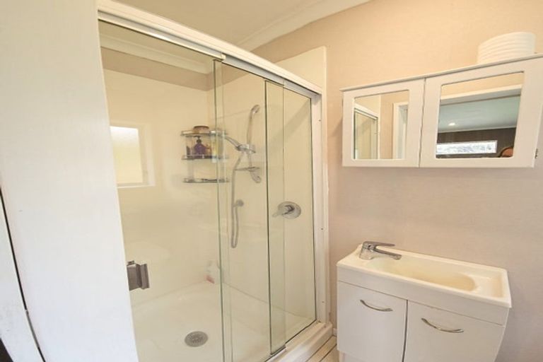 Photo of property in 93a Taylor Terrace, Tawa, Wellington, 5028