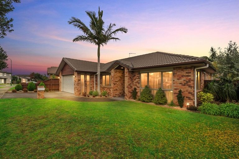 Photo of property in 16 Skelligs Drive, Flat Bush, Auckland, 2019