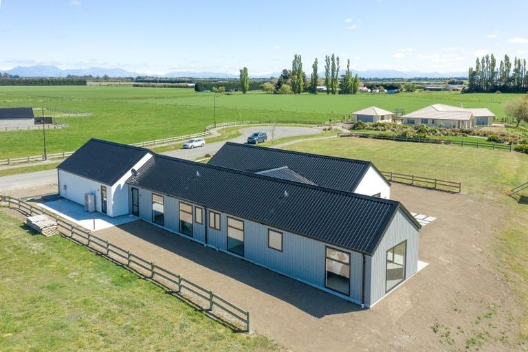 Photo of property in 14 Village Green Drive, Huntingdon, 7774