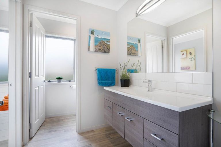 Photo of property in 3 Camellia Lane, Carterton, 5713