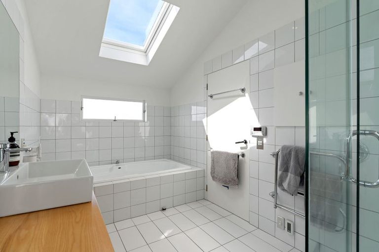 Photo of property in 52 Karepa Street, Brooklyn, Wellington, 6021