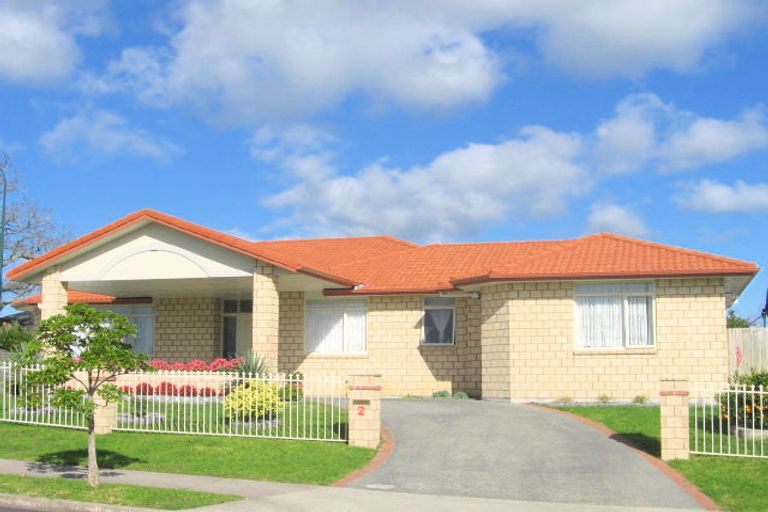 Photo of property in 2 Brookwood Drive, Henderson, Auckland, 0612