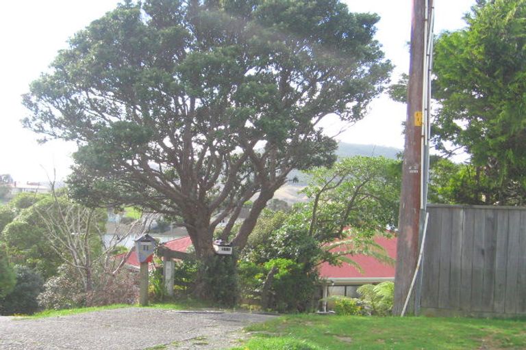 Photo of property in 11 Hillary Street, Tawa, Wellington, 5028