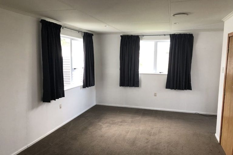 Photo of property in 12 Riversdale Drive, Merrilands, New Plymouth, 4312