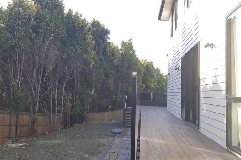 Photo of property in 8 Newport Place, Forrest Hill, Auckland, 0620