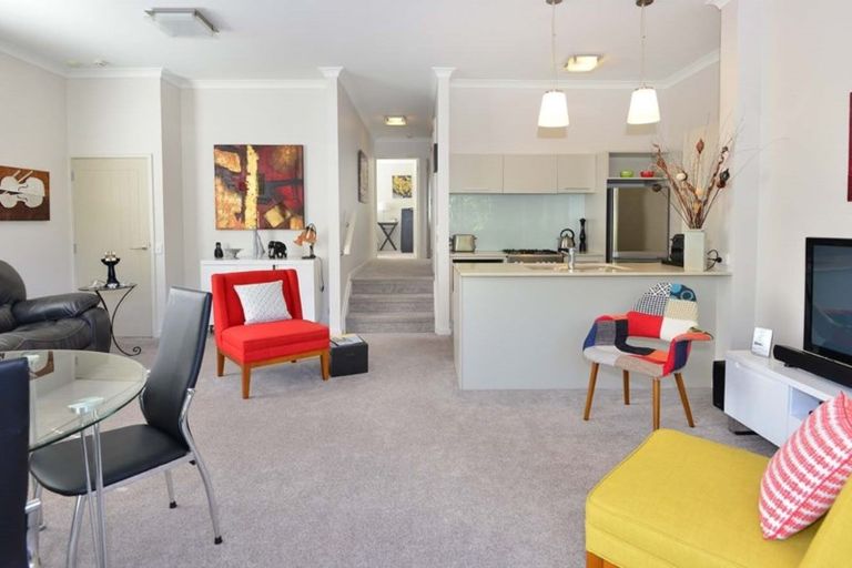 Photo of property in 16 Parkside Drive, Orewa, 0931