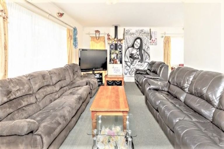 Photo of property in 17 Trounson Avenue, Clendon Park, Auckland, 2103