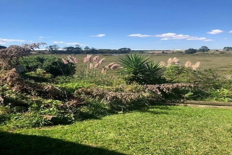 Photo of property in 115 Edgewater Drive, Pakuranga, Auckland, 2010