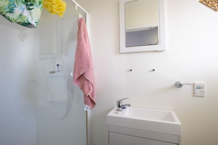 Photo of property in 6 Rarawa Place, Vogeltown, New Plymouth, 4310