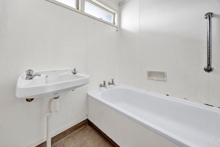 Photo of property in 5 Hughson Place, Opunake, 4616