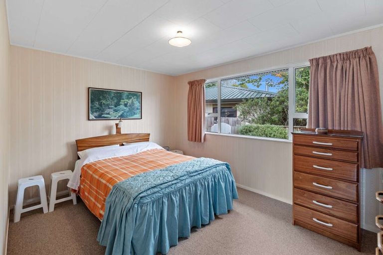 Photo of property in 24 Cecil Place, Cloverlea, Palmerston North, 4412