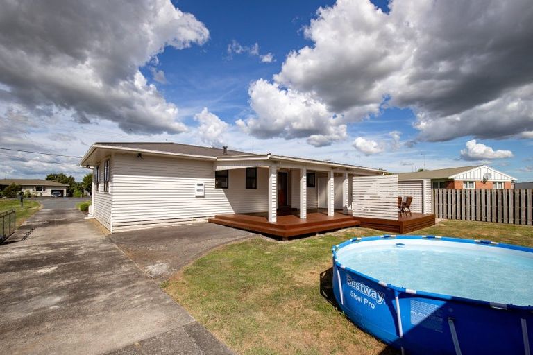 Photo of property in 65 Pipiroa Road, Ngatea, 3503