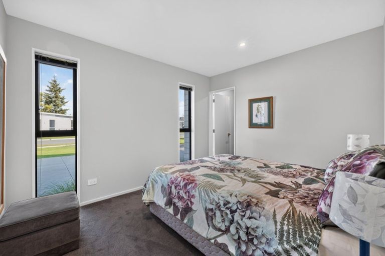 Photo of property in 16 Chatsworth Avenue, Rangiora, 7400