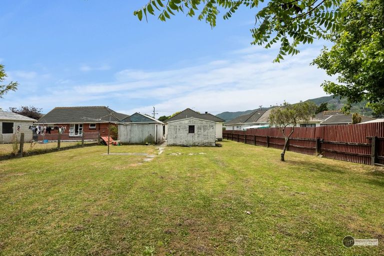 Photo of property in 77 Fraser Street, Wainuiomata, Lower Hutt, 5014