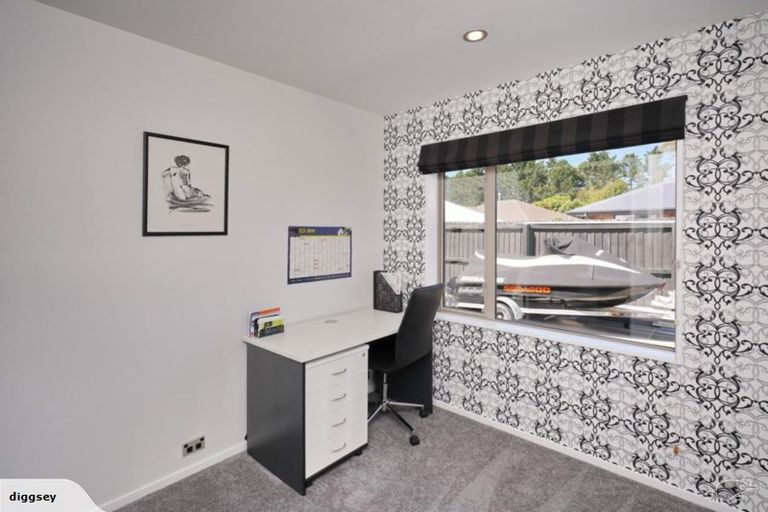 Photo of property in 10 Tawa Place, Parklands, Christchurch, 8083