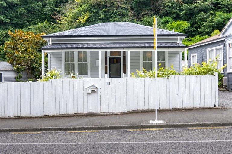 Photo of property in 107 Shakespeare Road, Bluff Hill, Napier, 4110