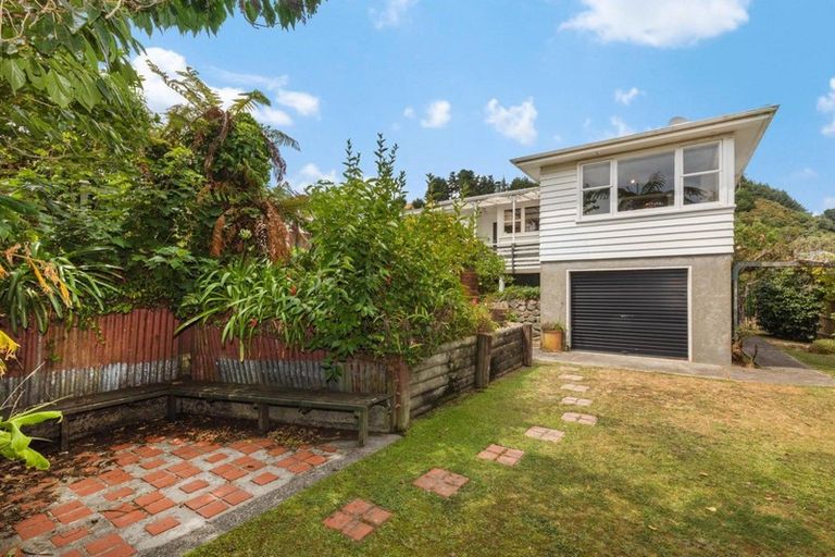 Photo of property in 57 Raroa Terrace, Tawa, Wellington, 5028