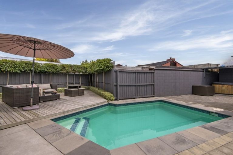 Photo of property in 23 Delaware Crescent, Russley, Christchurch, 8042