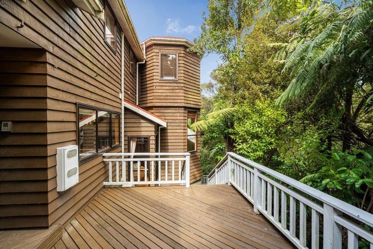 Photo of property in 15 Trelawny Place, Hillcrest, Auckland, 0627