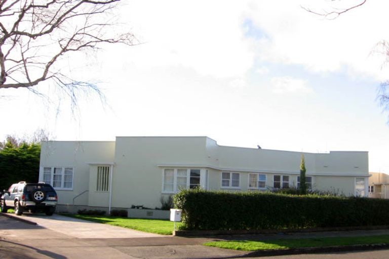 Photo of property in 107 Savage Crescent, West End, Palmerston North, 4412