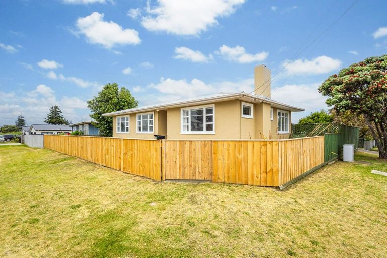 Photo of property in 15 Egmont Street, Castlecliff, Whanganui, 4501