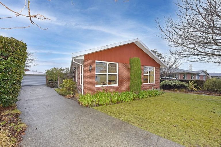 Photo of property in 8 Kingsgate Place, Burnside, Christchurch, 8053