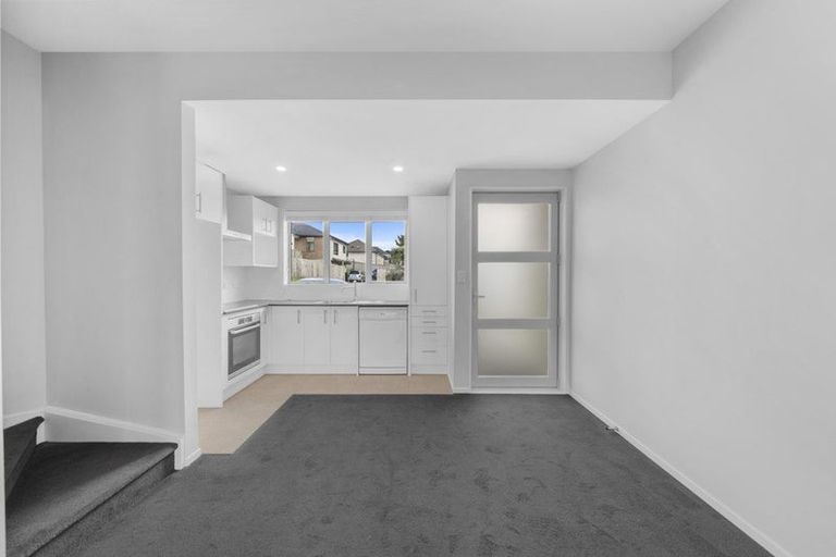 Photo of property in 15/11 Ray Small Drive, Papakura, 2110