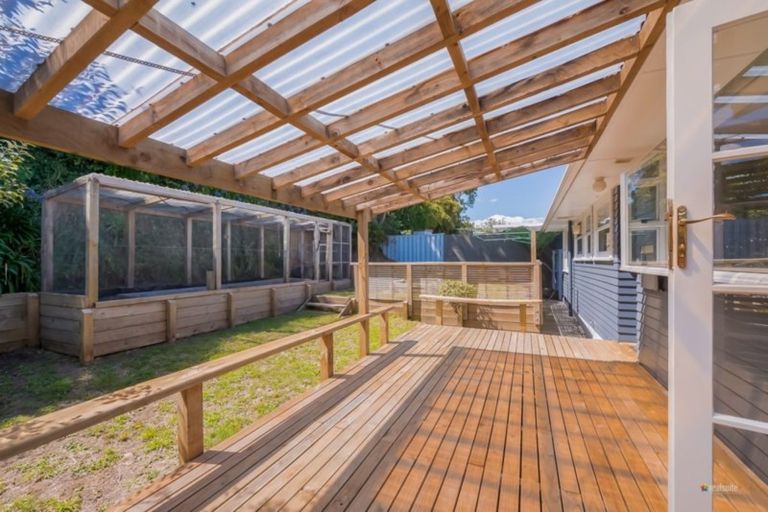 Photo of property in 9 Laburnum Grove, Maungaraki, Lower Hutt, 5010