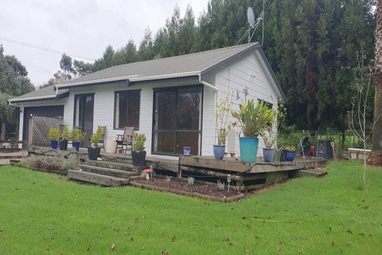 Photo of property in 786 South Head Road, South Head, Helensville, 0874