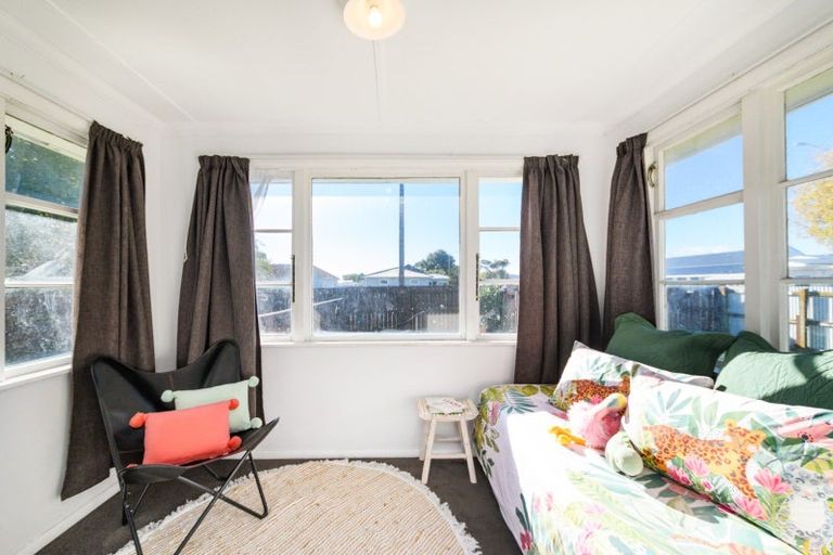 Photo of property in 660 Featherston Street, Roslyn, Palmerston North, 4414
