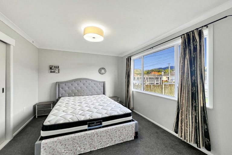 Photo of property in 64 Wellington Road, Wainuiomata, Lower Hutt, 5014