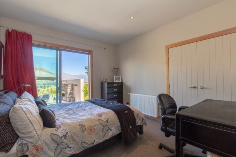 Photo of property in 1 Peak View Ridge, Wanaka, 9305