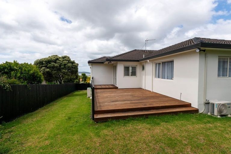 Photo of property in 26 Whiting Grove, West Harbour, Auckland, 0618