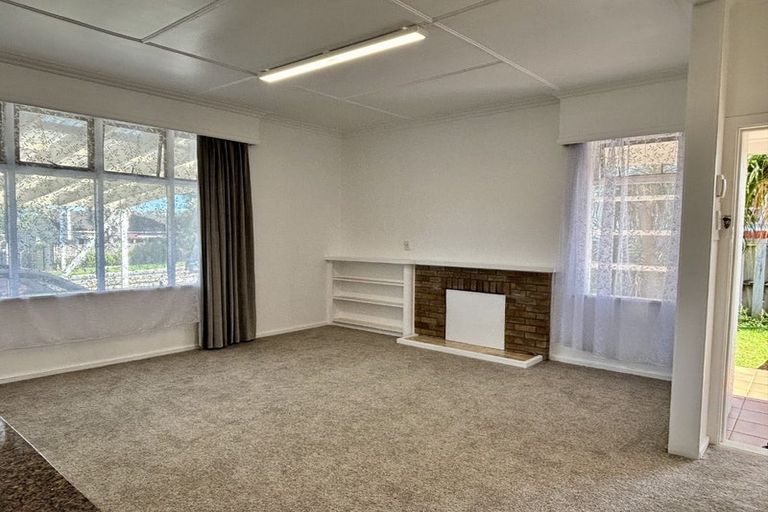 Photo of property in 17 Cambridge Terrace, Papatoetoe, Auckland, 2025